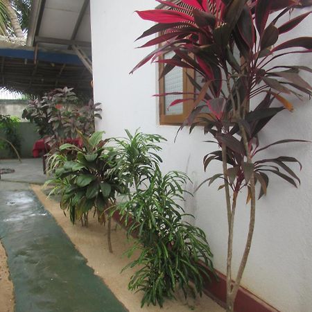Julie Guest House Tangalle Buitenkant foto