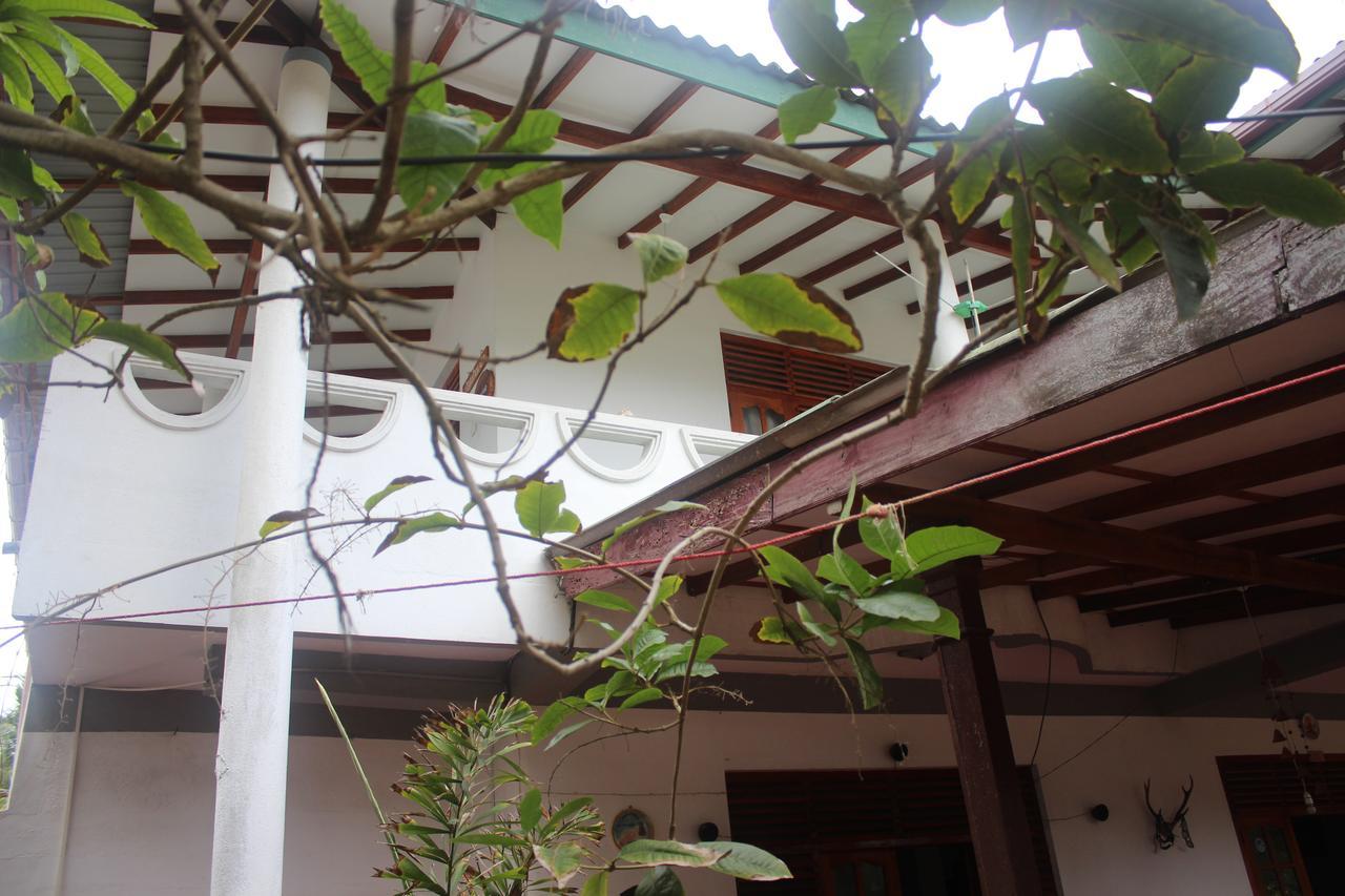 Julie Guest House Tangalle Buitenkant foto