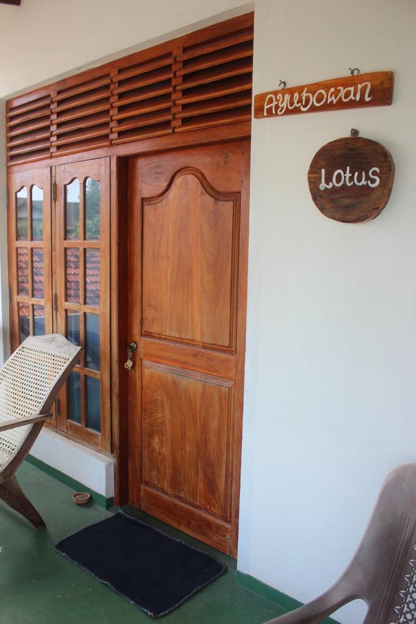 Julie Guest House Tangalle Buitenkant foto