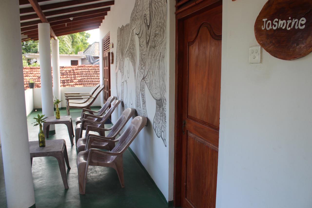 Julie Guest House Tangalle Buitenkant foto
