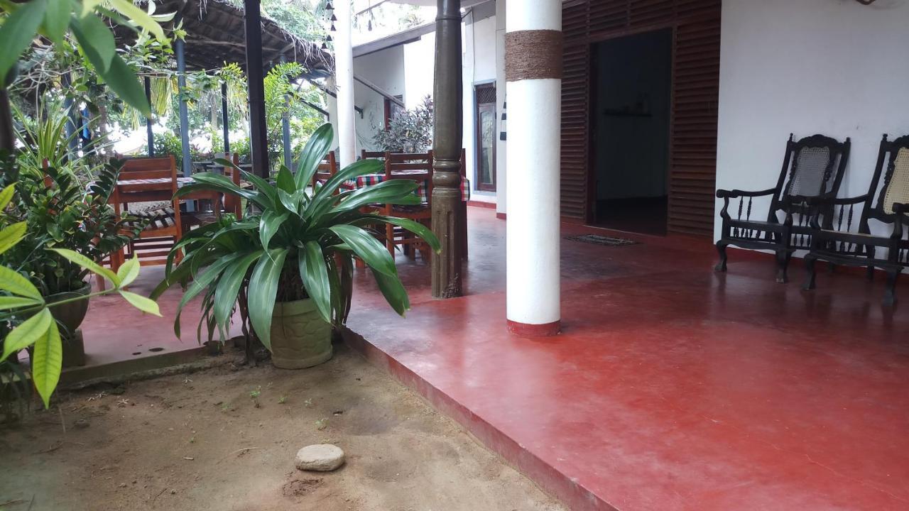 Julie Guest House Tangalle Buitenkant foto
