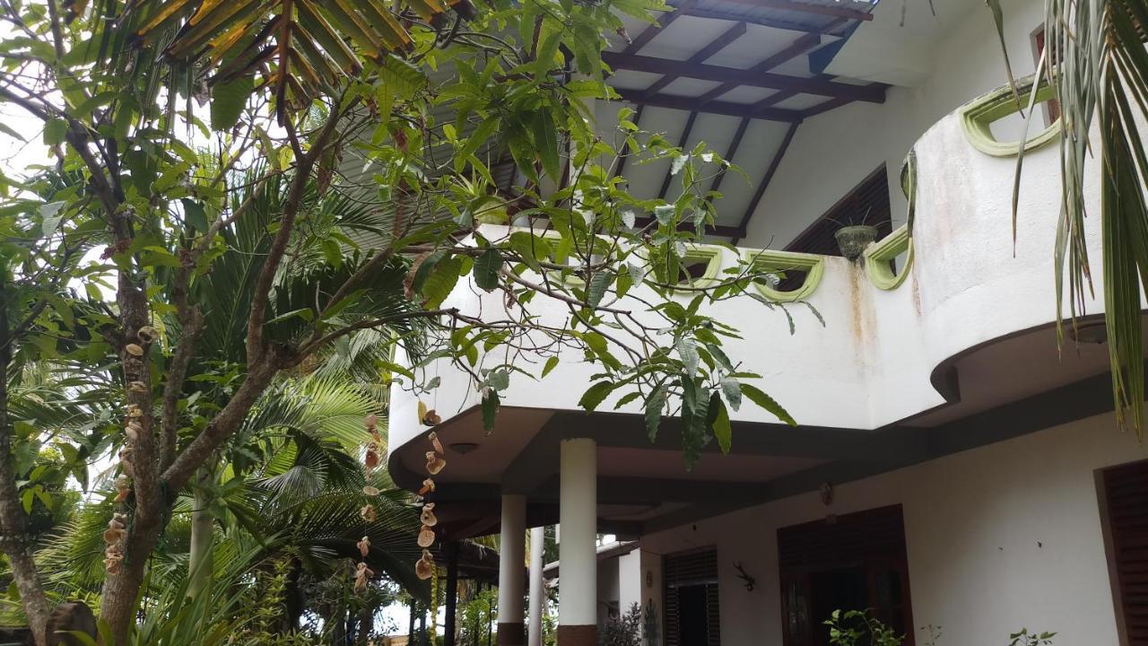 Julie Guest House Tangalle Buitenkant foto