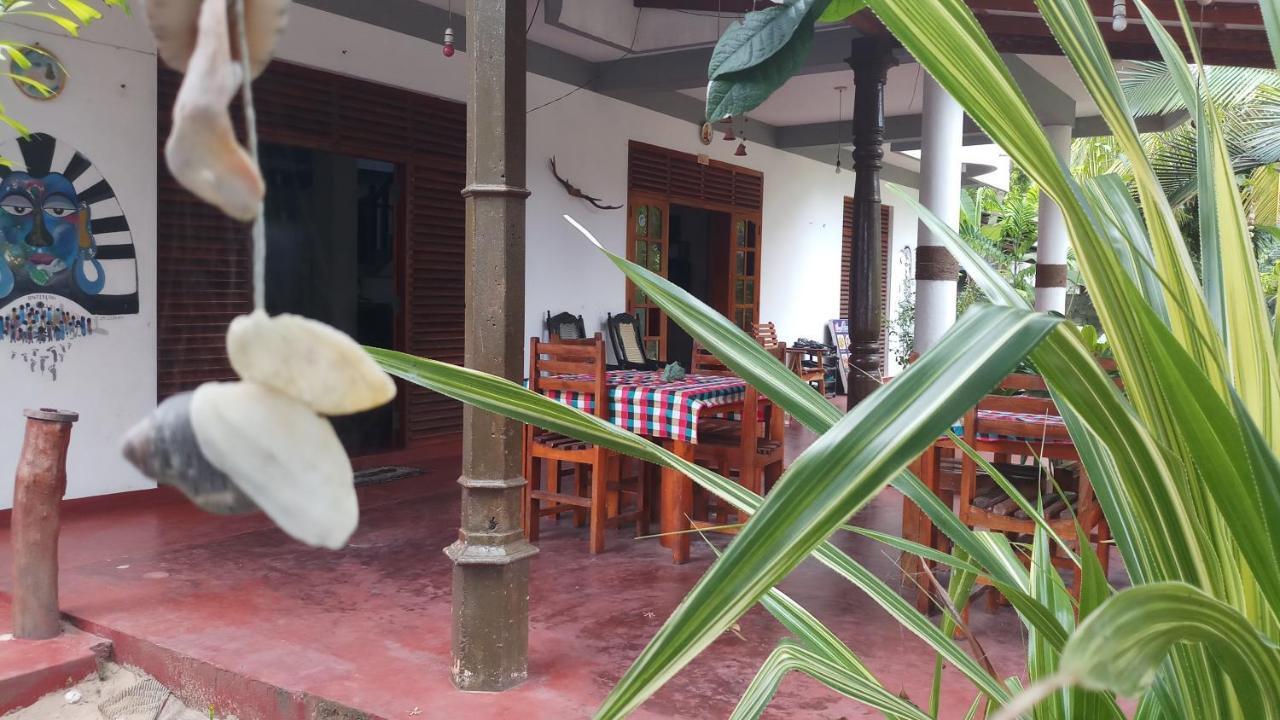 Julie Guest House Tangalle Buitenkant foto
