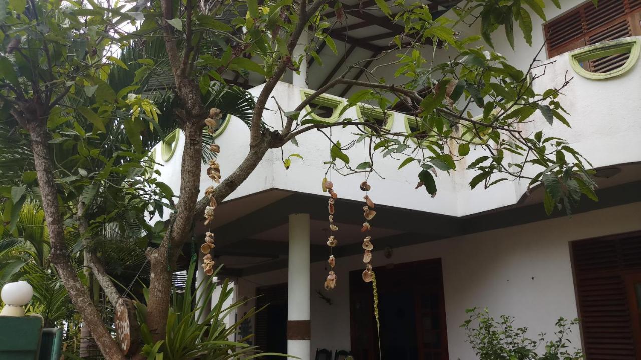 Julie Guest House Tangalle Buitenkant foto