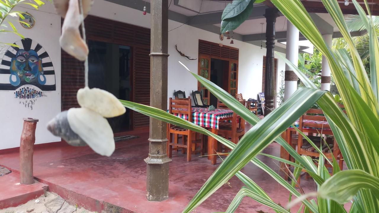 Julie Guest House Tangalle Buitenkant foto