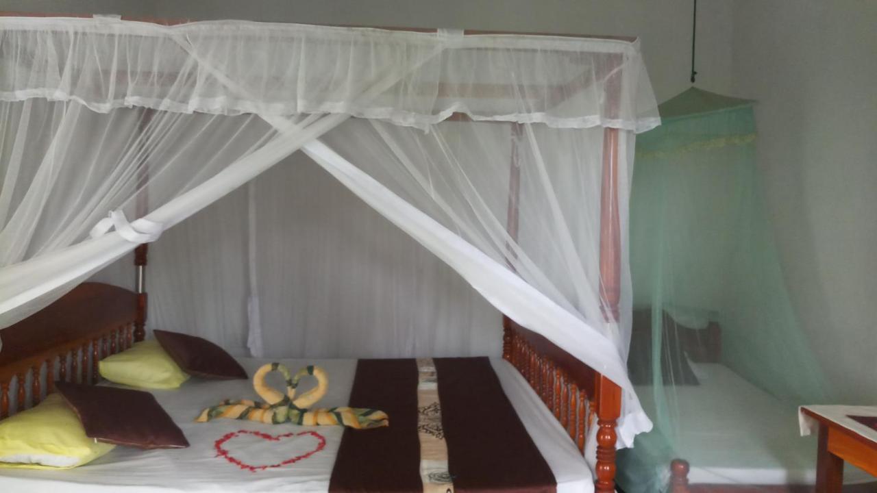 Julie Guest House Tangalle Buitenkant foto