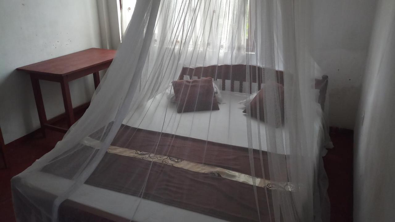 Julie Guest House Tangalle Buitenkant foto