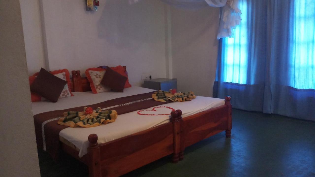 Julie Guest House Tangalle Buitenkant foto