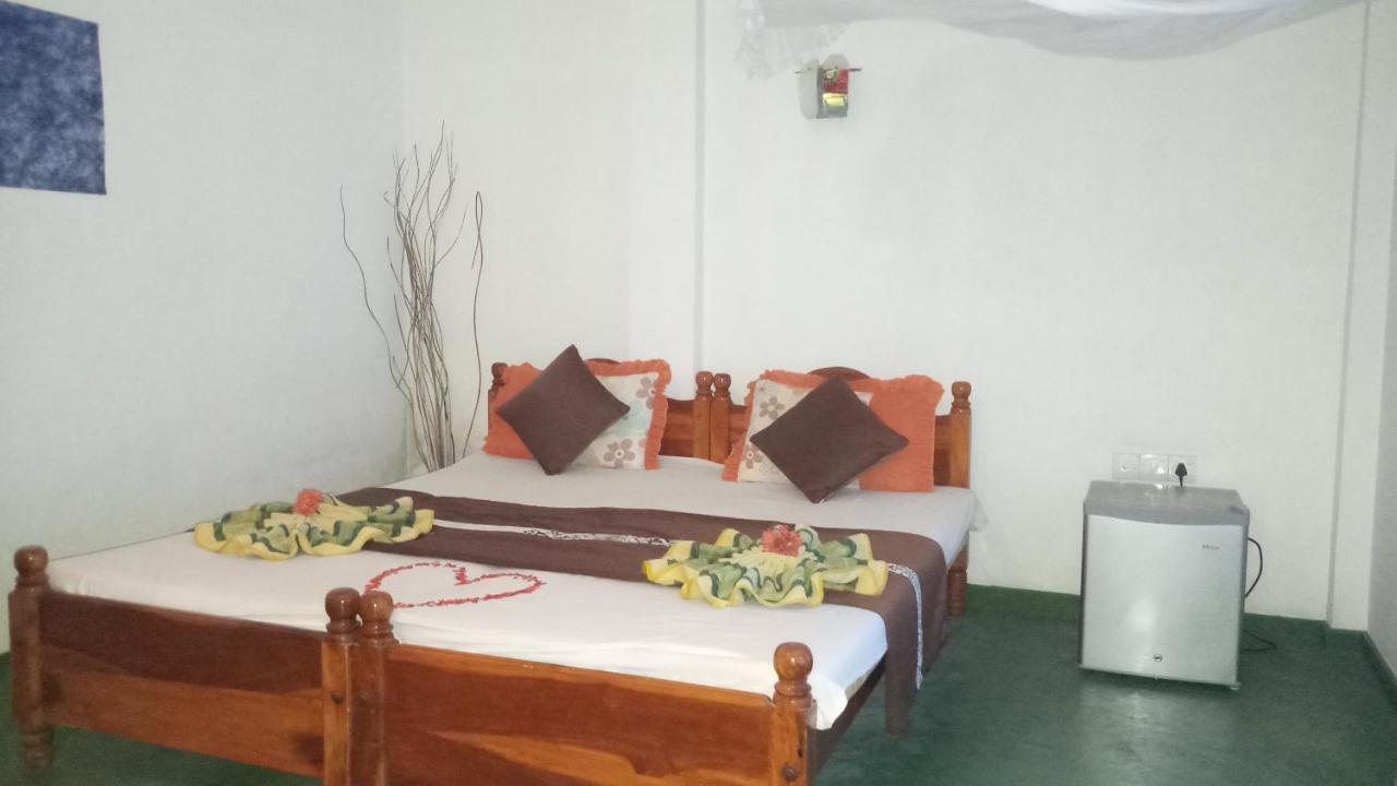 Julie Guest House Tangalle Buitenkant foto