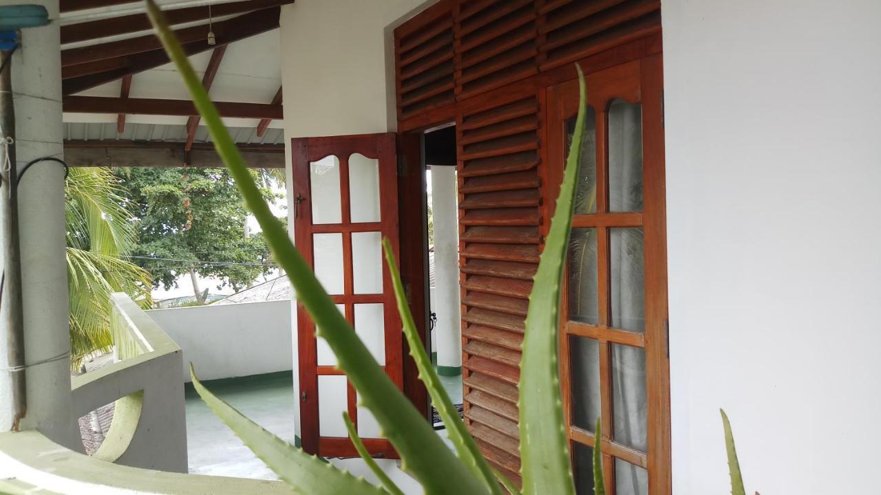 Julie Guest House Tangalle Buitenkant foto