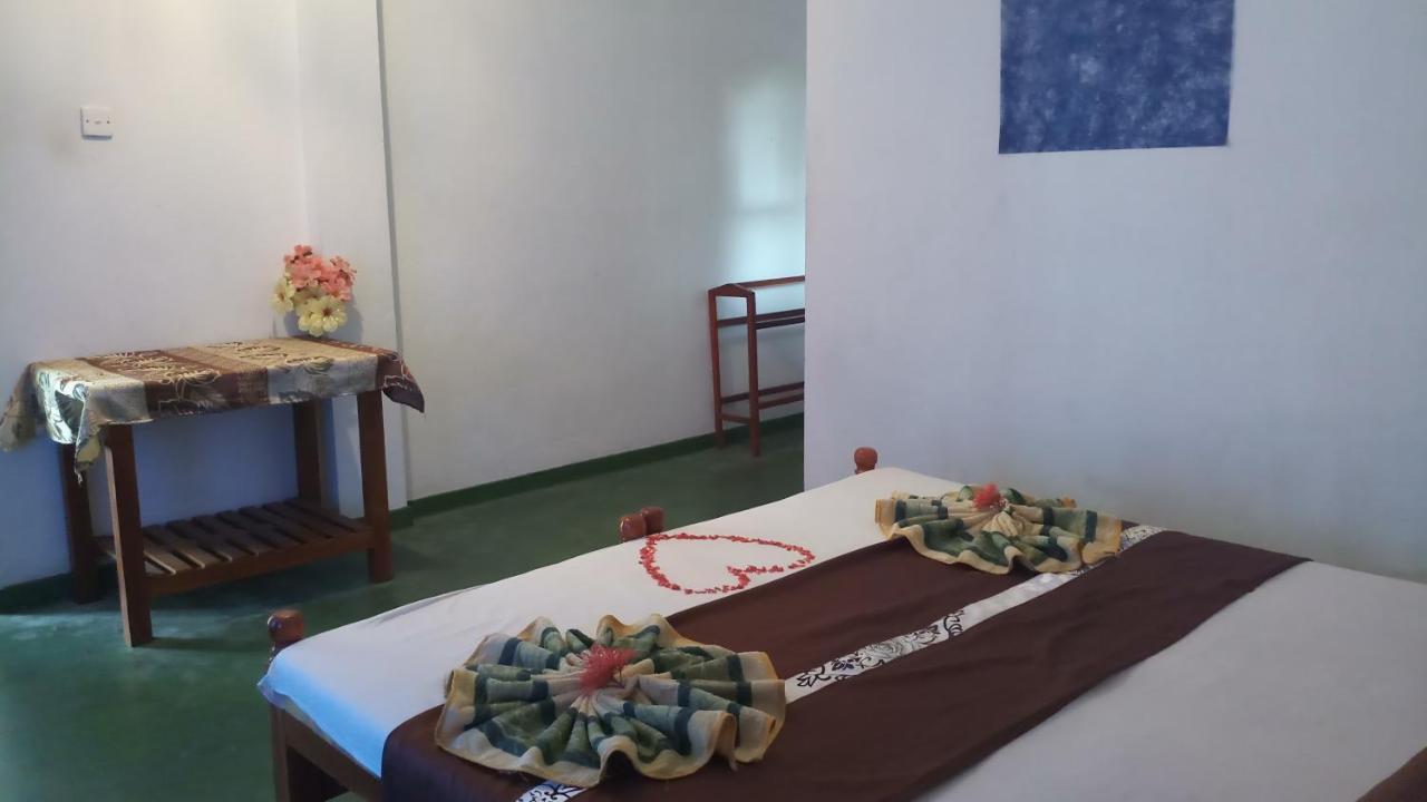Julie Guest House Tangalle Buitenkant foto