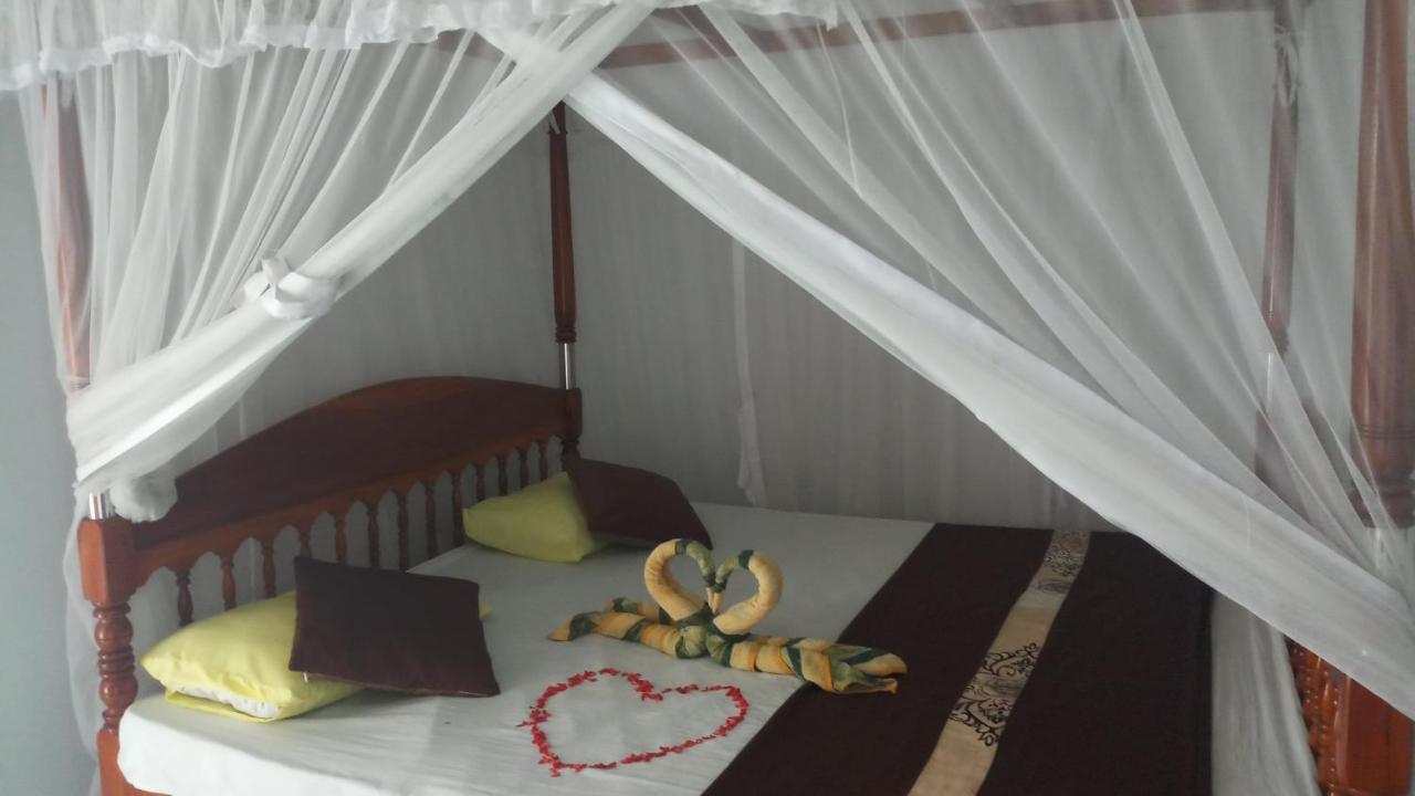 Julie Guest House Tangalle Buitenkant foto
