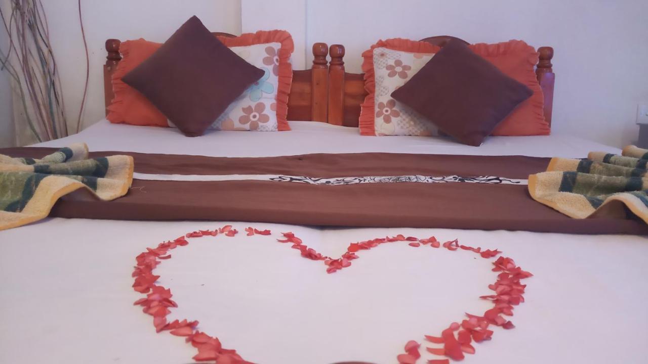 Julie Guest House Tangalle Buitenkant foto