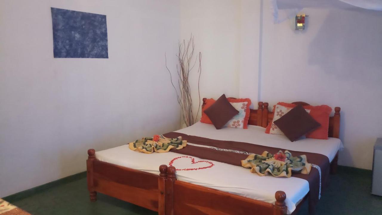 Julie Guest House Tangalle Buitenkant foto