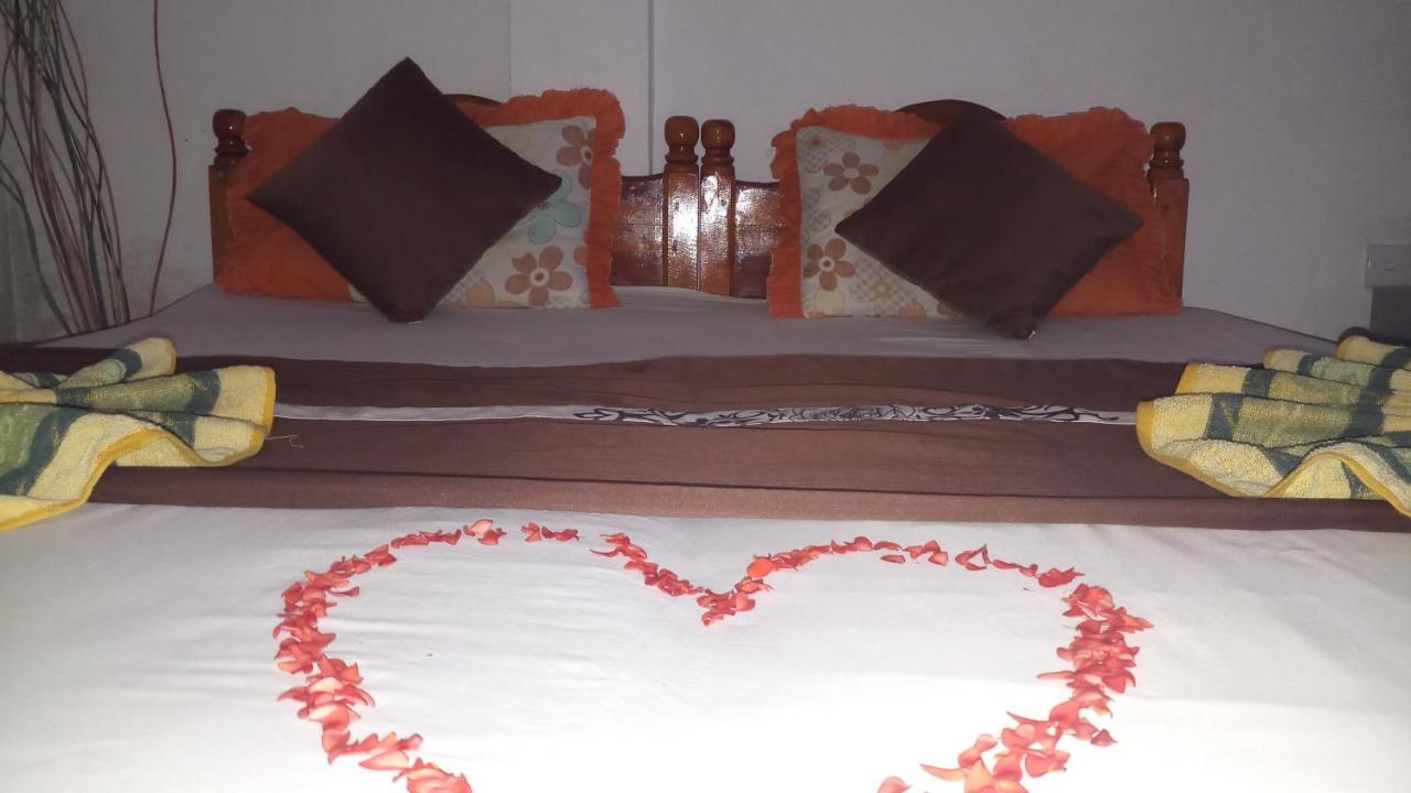 Julie Guest House Tangalle Buitenkant foto